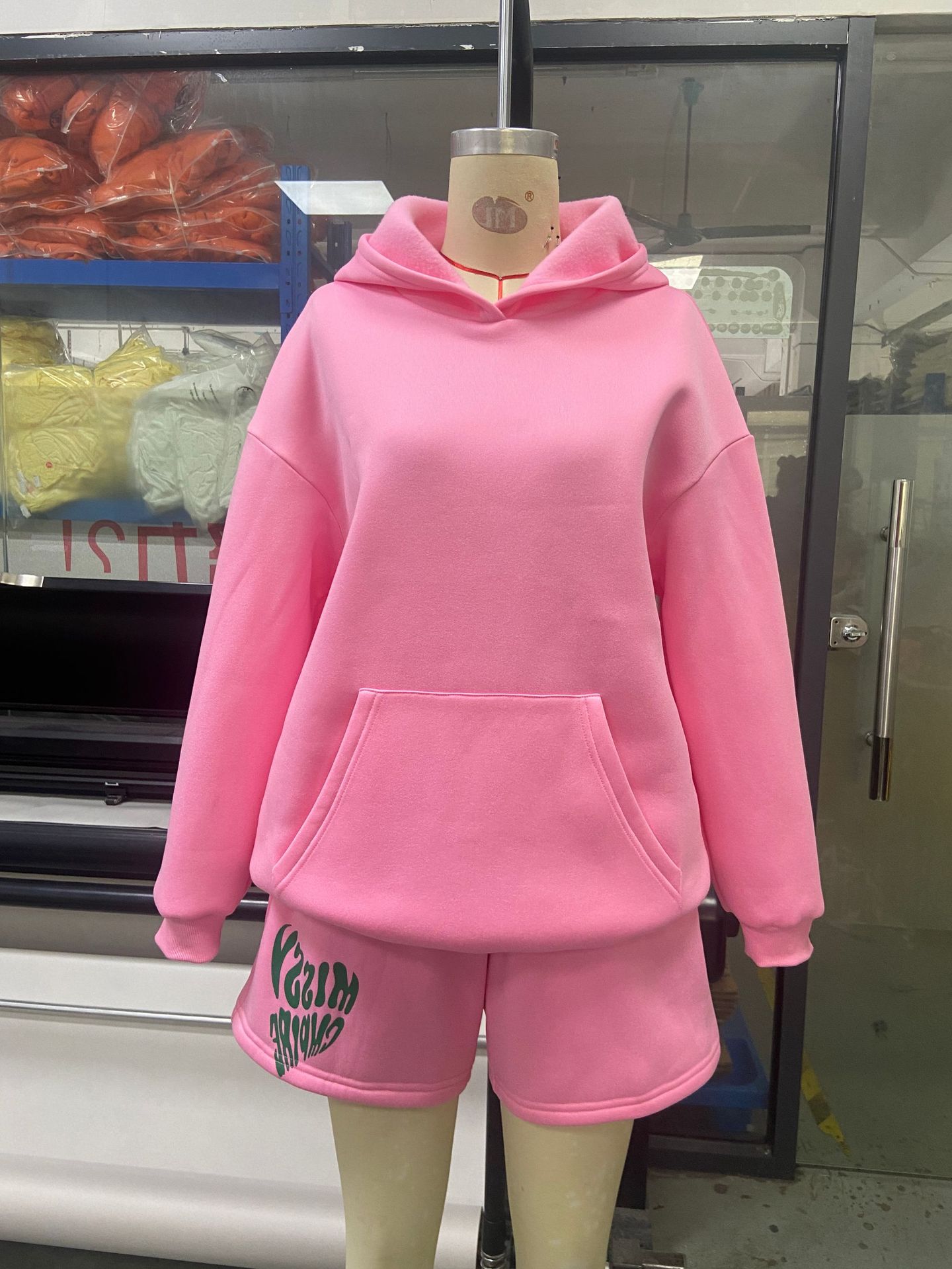 Conjunto de dos piezas de sudaderas con capucha y pantalones cortos de manga larga