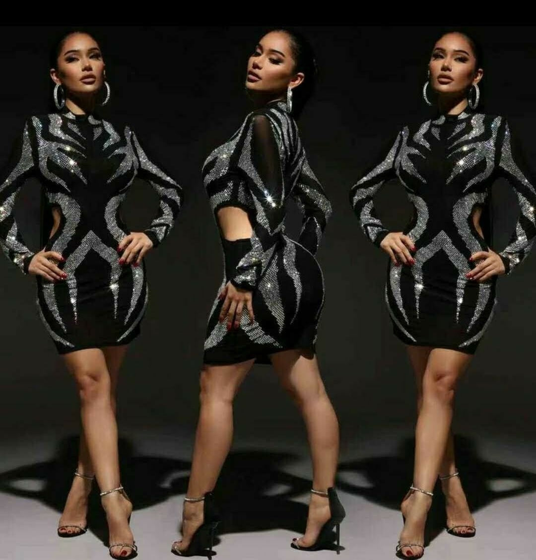 Vestido Corto Negro con Pedrería Plateada