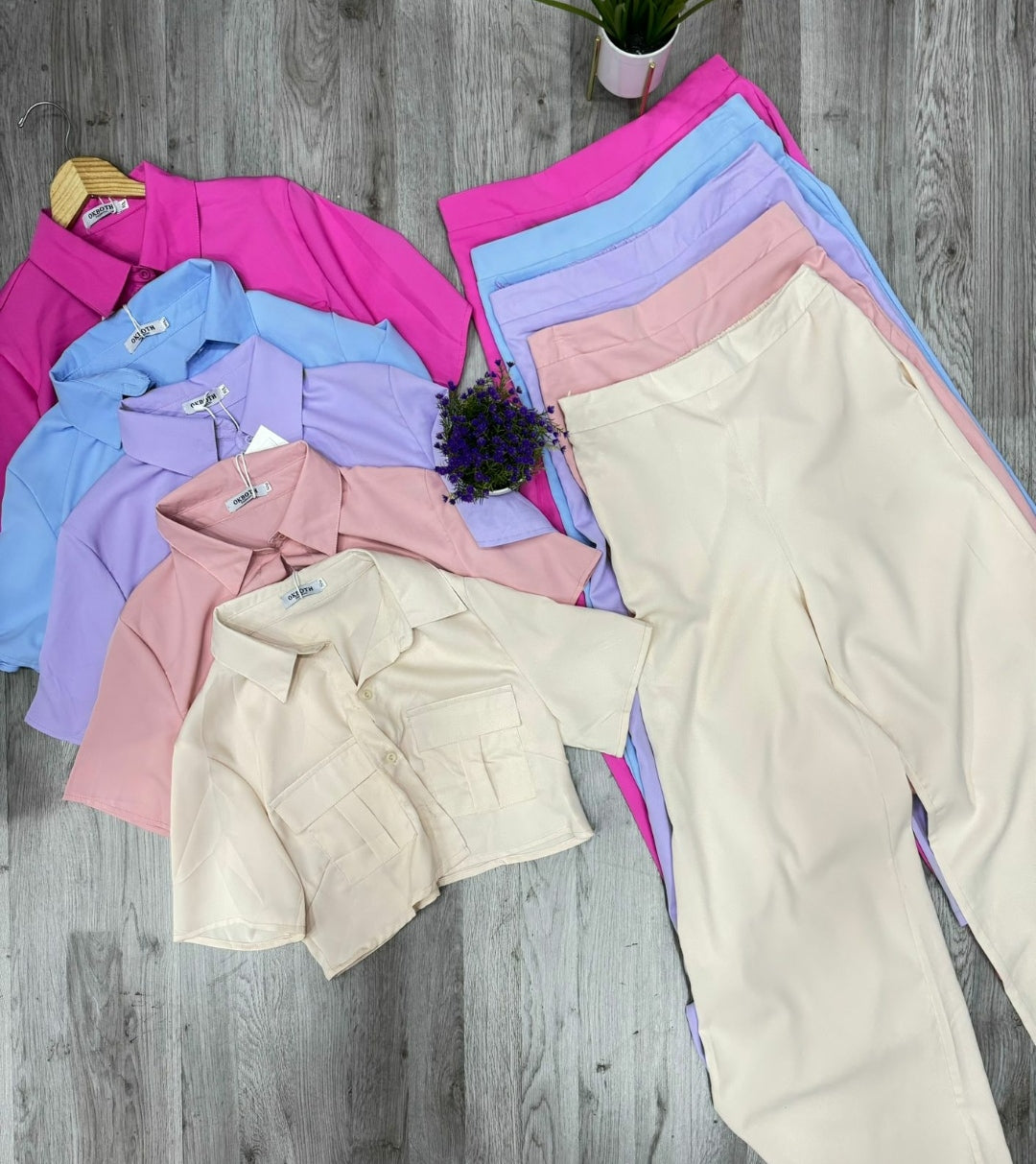 Set Coordinado Rosa de Blusa Corta y Pantalón Ancho