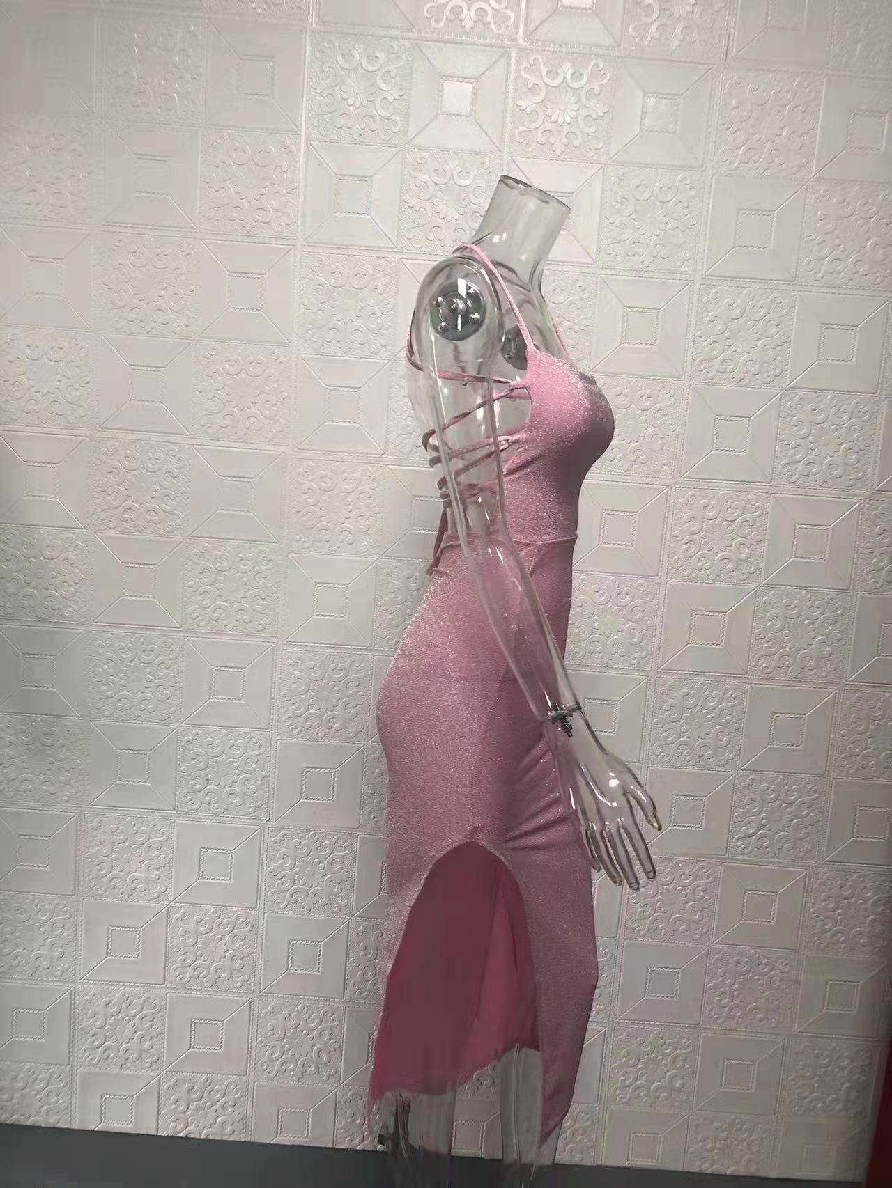 Vestido de cuello cuadrado con espalda baja y tirantes sexy