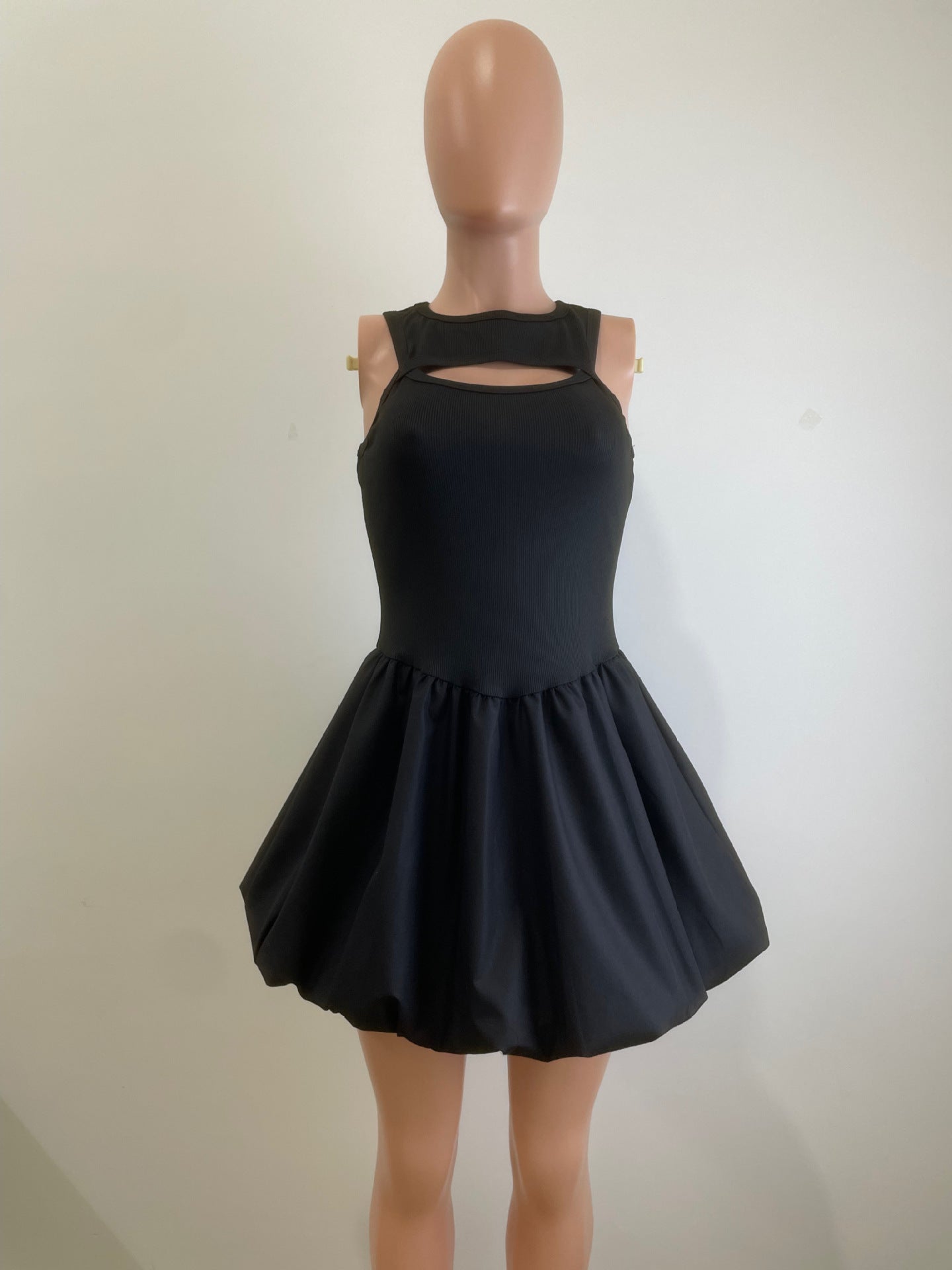 Vestido mini burbuja sin mangas calado