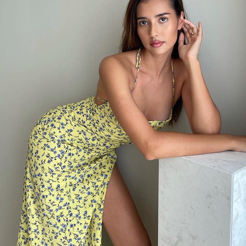 Vestido de verano sexy con tirantes florales y espalda baja