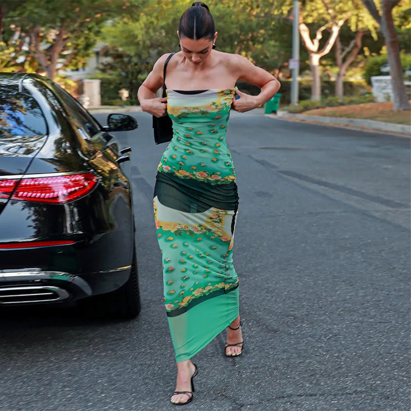 Vestido ajustado sin tirantes elegante con estampado maxi transparente de malla