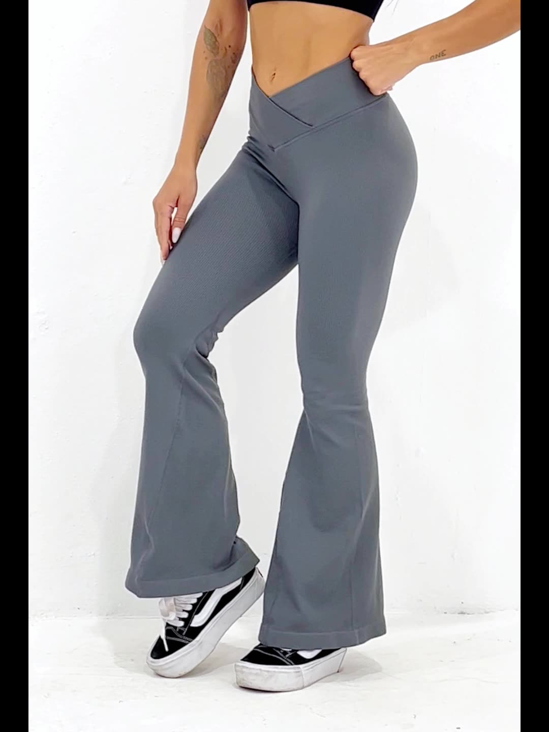 Pantalones de yoga con parte inferior acampanada