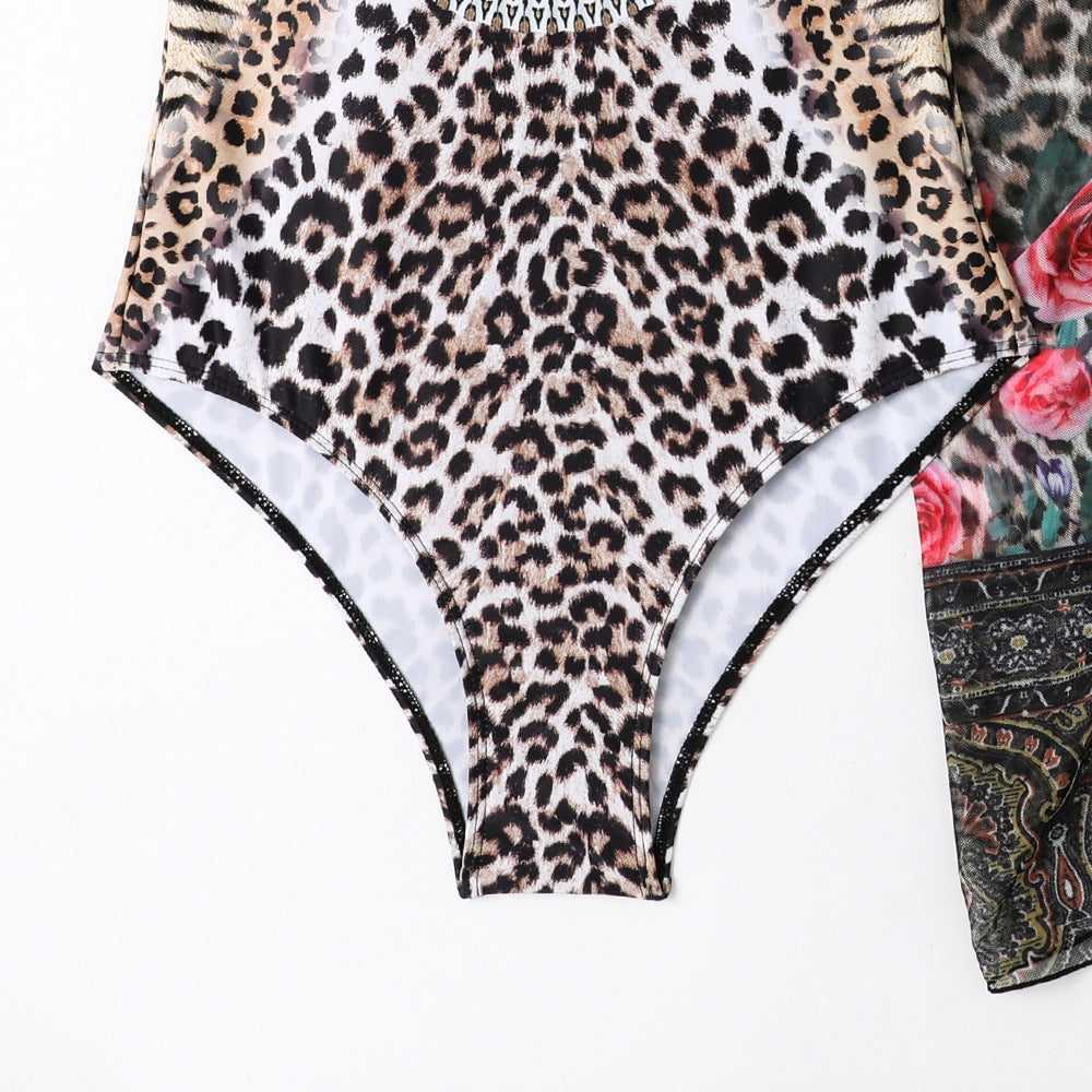 Traje de baño de una pieza con estampado de leopardo, falda larga de malla.