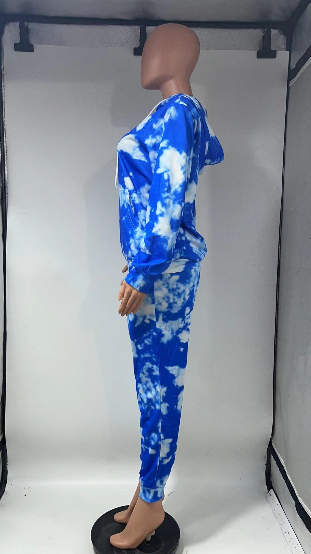 Conjunto informal de dos piezas con sudadera con capucha y pantalón con estampado tie-dye