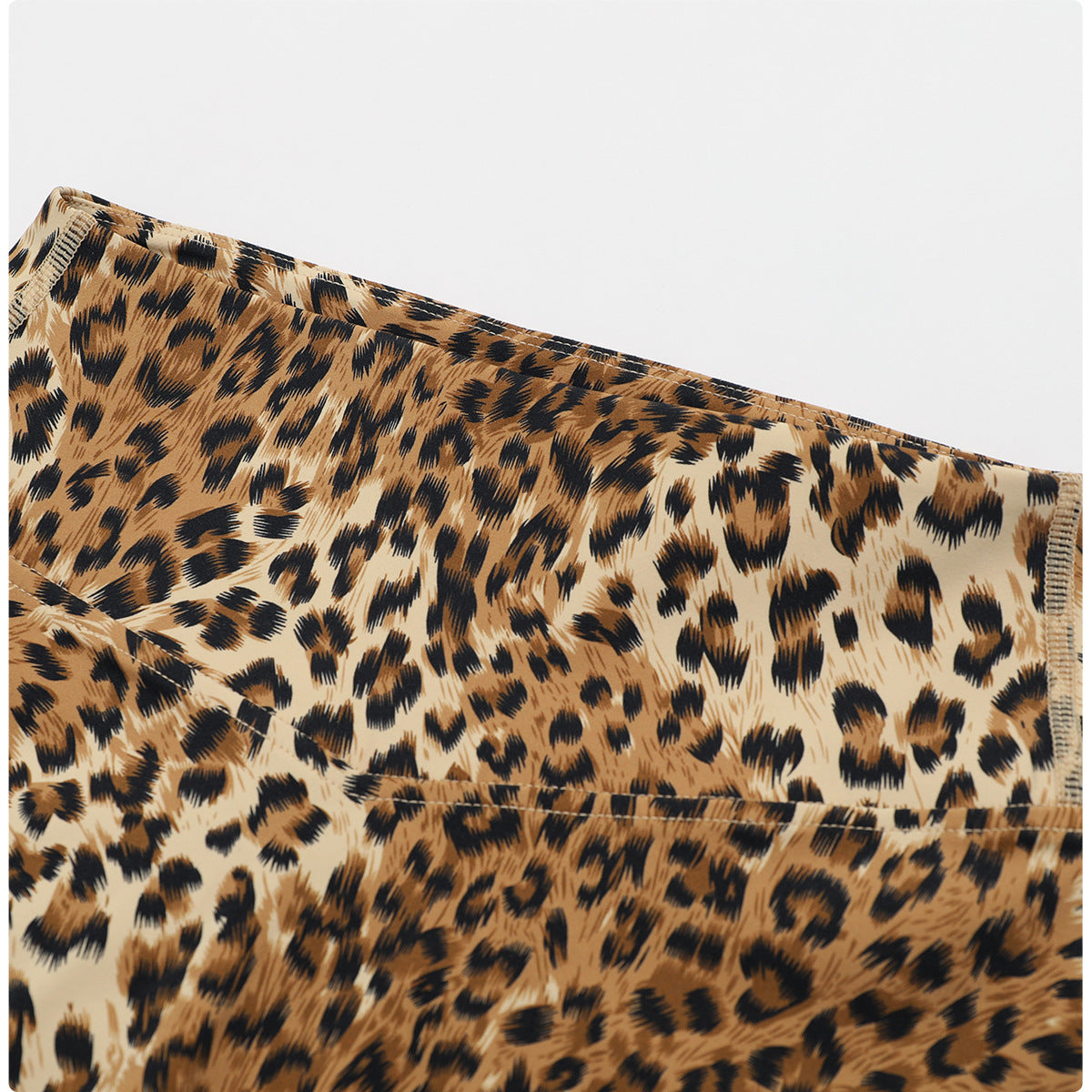 Pantalones cortos de yoga con estampado de leopardo