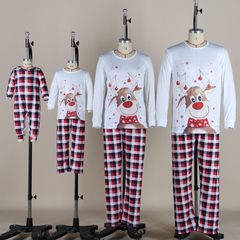 Ropa de hogar navideños para toda la familia.