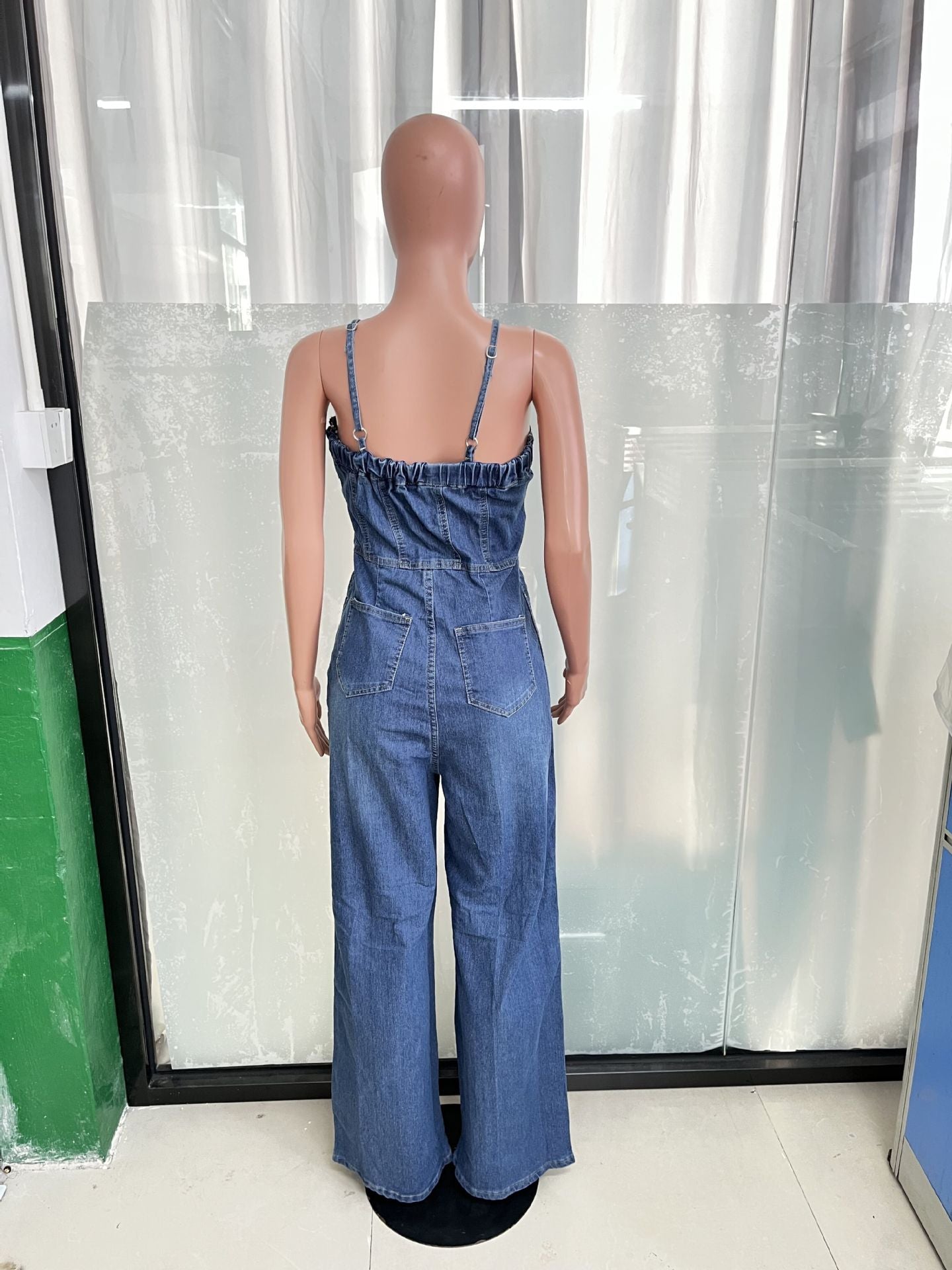 Jumpsuit de mezclilla acampanado