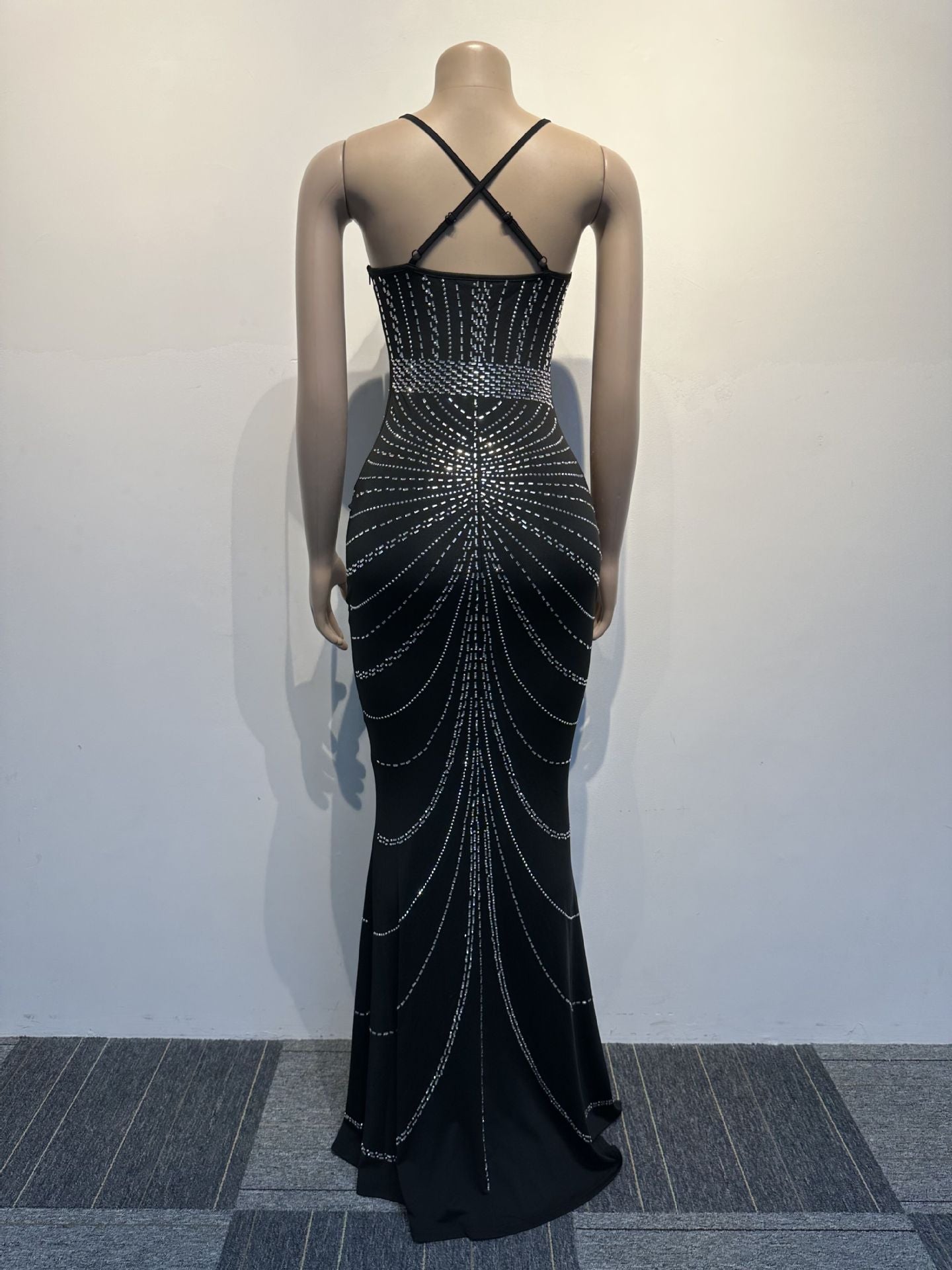 Vestido de noche de sirena con correas de cuentas